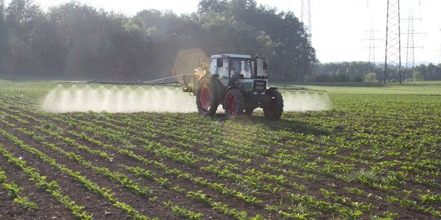 Der Absenkfpad umfasst nicht nur landwirtschaftliche Anwendungen von Pflanzenschutzmitteln und Biosziden, sondern auch andere Verwendungsbereiche. (Bild Fachstelle Pflanzenschutz Strickhof)
