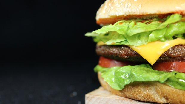 Burger King ersetzt ihre Rindfleischburger durch Burger mit Methan-reduziertem Fleisch. (Bild LordLuc/pixabay)