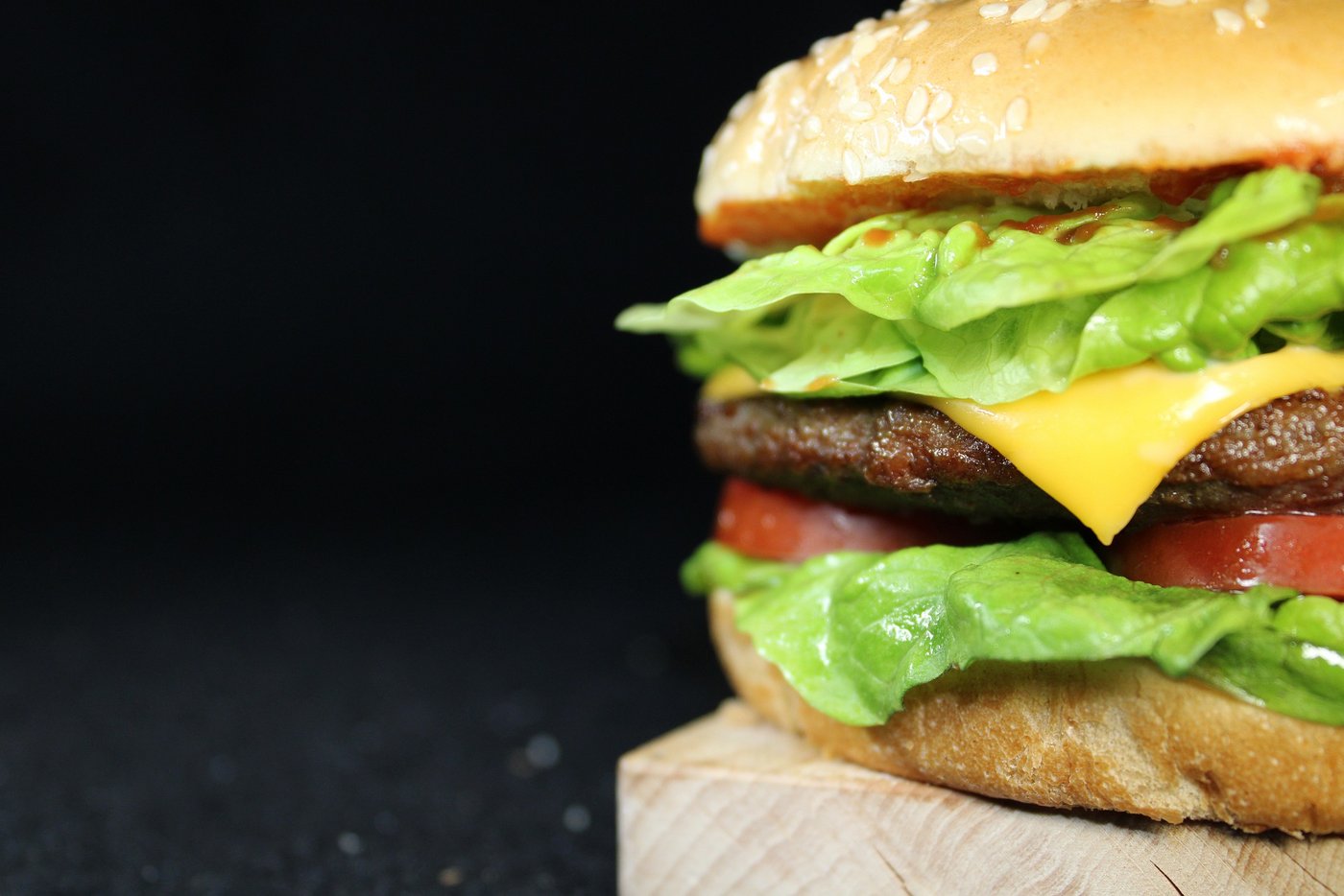 Burger King ersetzt ihre Rindfleischburger durch Burger mit Methan-reduziertem Fleisch. (Bild LordLuc/pixabay)