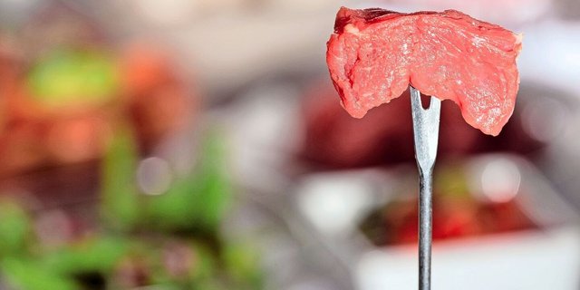 Alle Jahre wieder steigt Ende Jahr die Zahl der Lebensmittelinfektionen. Das Einhalten einiger Hygieneregeln, gerade auch beim Fleischfondue, senkt das Risiko deutlich.