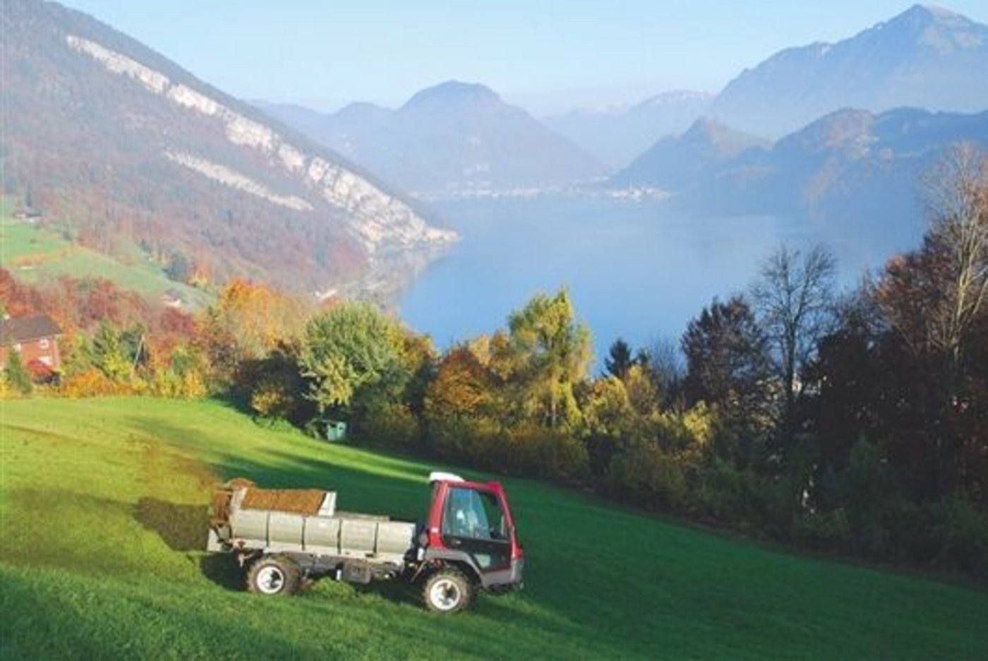 Die dicke Gülle müsste für den Lohnunternehmer verdünnt werden. Da separiert Wallimann lieber und bringt den Feststoff selber aus. (Bilder Katharina Scheuner)