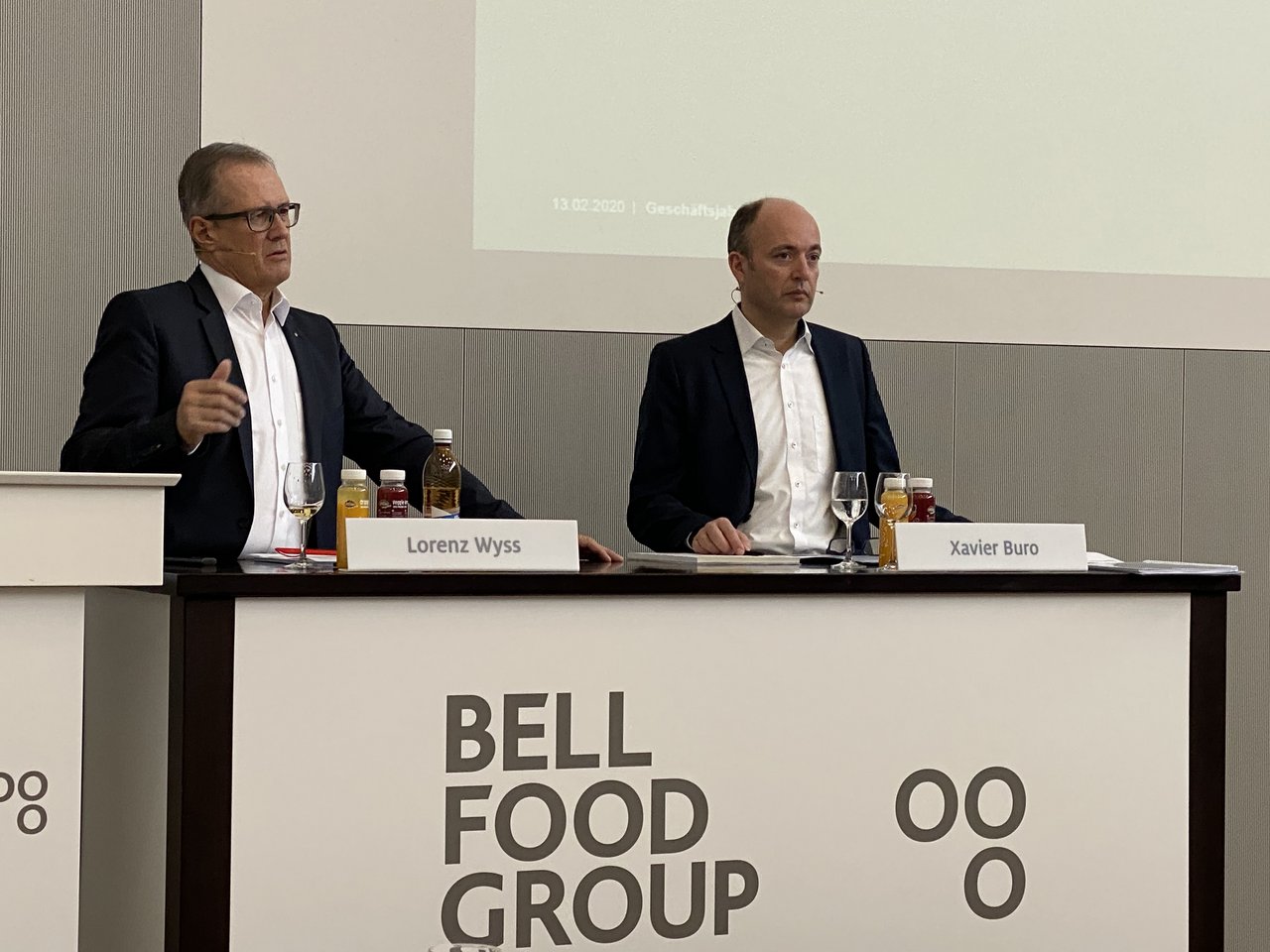 CEO Lorenz Wyss (links) und CFO Xavier Buro (rechts) über das Geschäftsjahr 2019 der Bell Food Group. (Bild Katrin Erfurt)