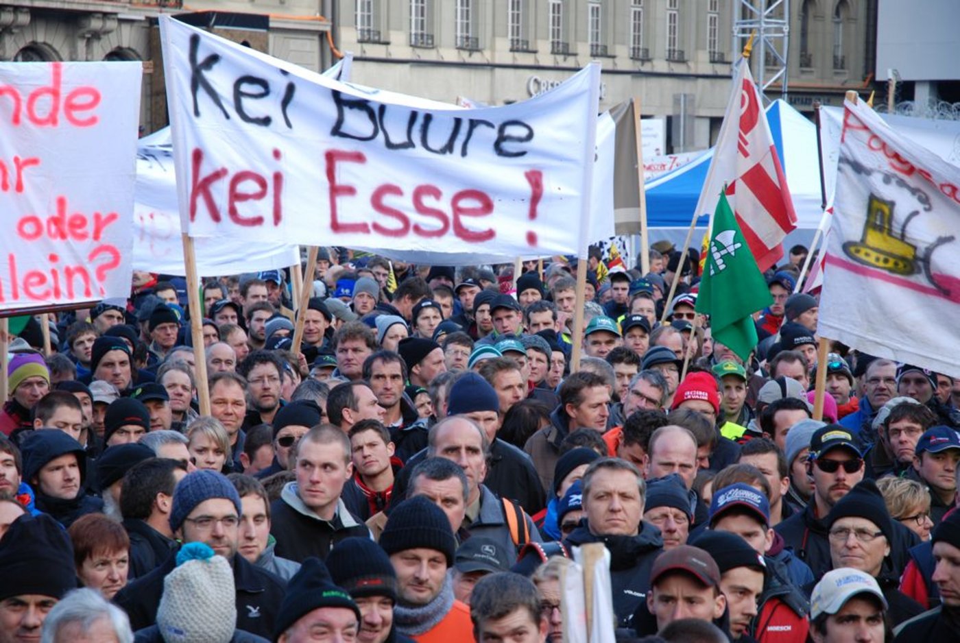 Über 10'000 Bauern und Bäuerinnen haben in Bern gegen die Sparpläne des Bundesrats demonstriert. (Bilder hag)