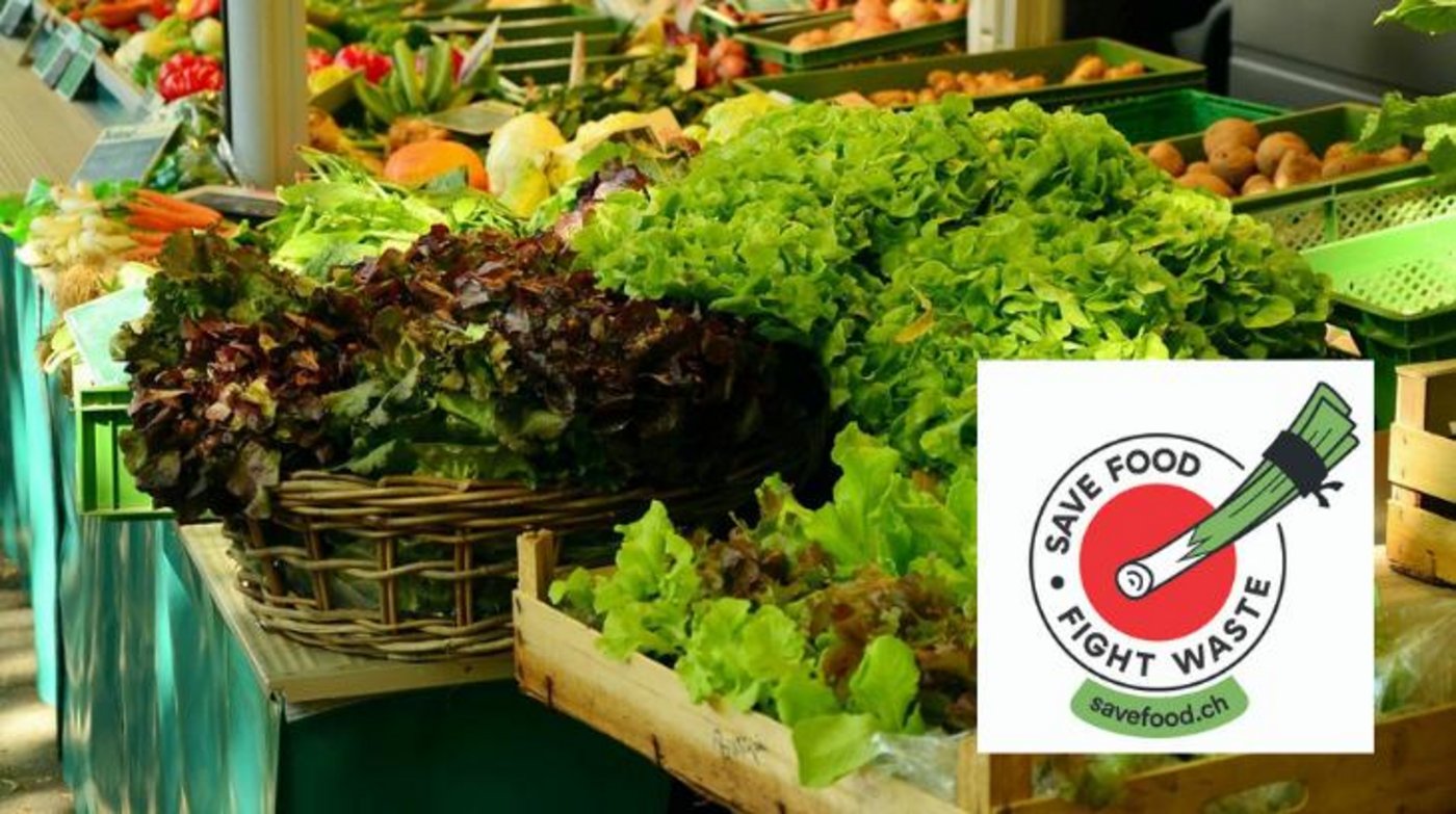 Die Kampagnen-Kleber machen darauf aufmerksam, dass man mit dem Kauf nicht-normgemässer Ware einen Beitrag zur Vermeidung von Lebensmittelverlusten (Food Waste) leisten kann. (Bild congerdesign / Pixabay / SBV)