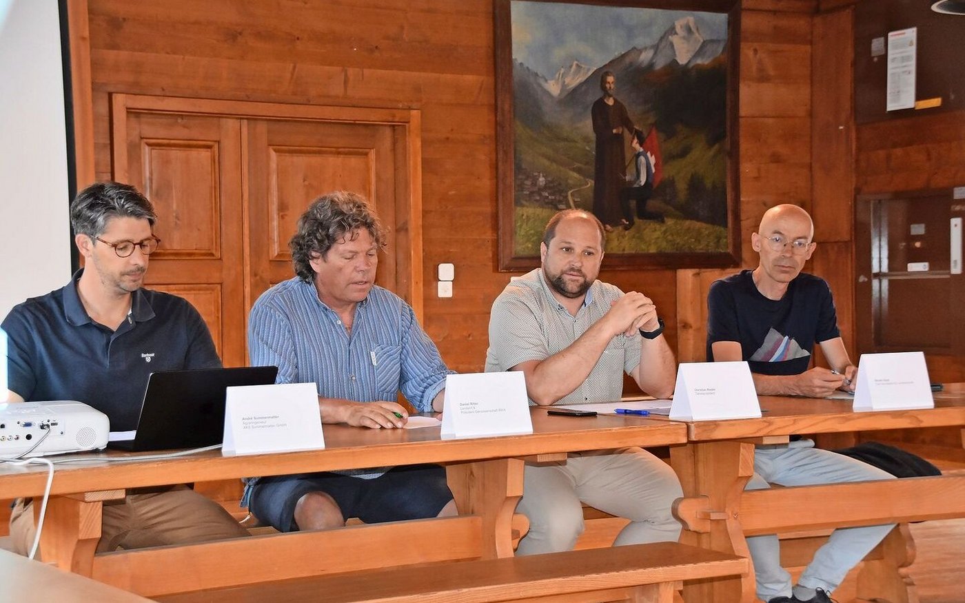 Sie orientierten am Montag in Ferden, wie es mit der Landwirtschaft in Blatten weitergehen soll (v. l. n. r.): André Summermatter, Daniel Ritler, Christian Rieder und Gérald Dayer. 