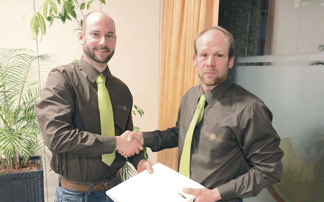 Beat Betschart aus Menzingen (r.) übergibt die Geschäftsführung an Randy Freimann aus Hünenberg. 