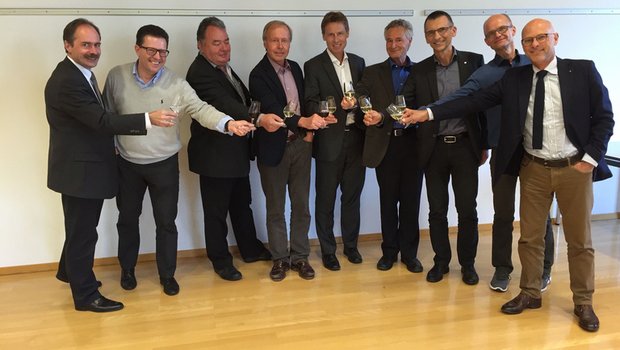 Steuergruppe des Weinbauzentrums Wädenswil (v.l.): Urs Hilber (ZHAW), Mario Sasso (ALN), Kaspar Wetli (BDW), Rolf Gerber (ALN), Ueli Voegeli (Strickhof), Jean-Bernard Bächtiger (ZHAW), Lukas Bertschinger, Hans-Peter Bachmann und Jean-Philipp Mayor (alle Agroscope). (Bild zVg)
