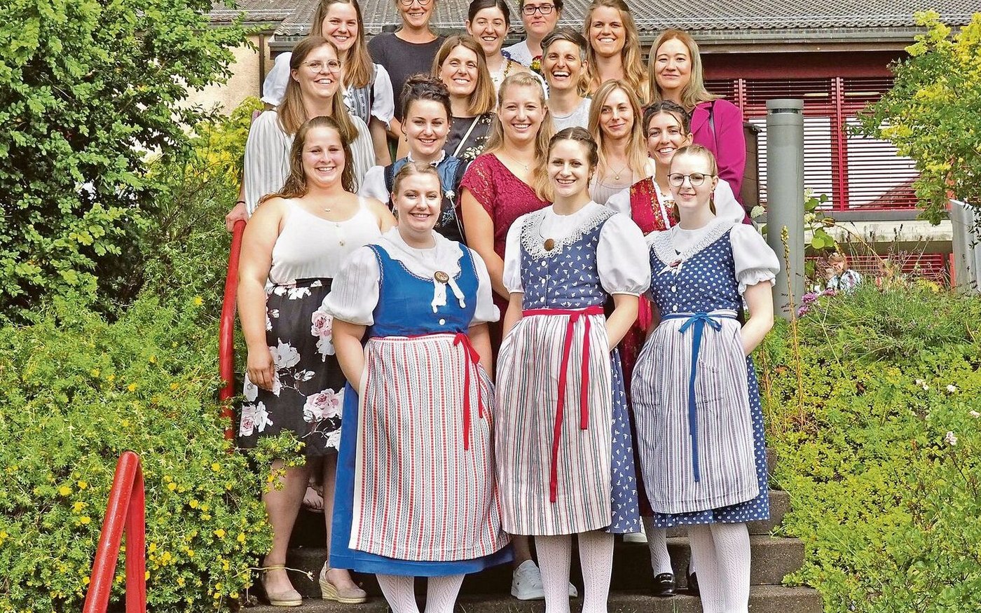 Die frisch gekürten Bäuerinnen hatten während vier Semestern jeweils am Dienstag Unterricht.  