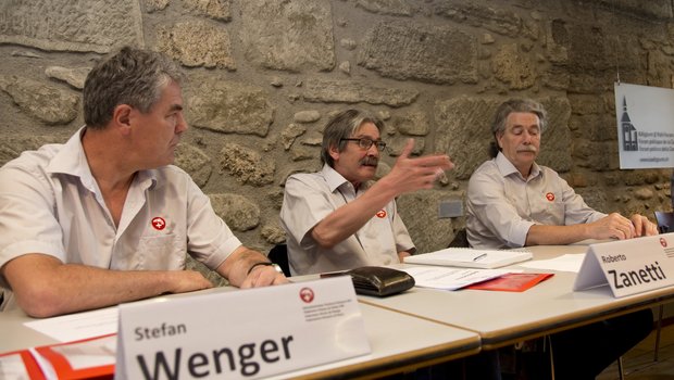 Vizepräsident Stefan Wenger, Zentralpräsident Roberto Zanetti udn Geschäftsführer Philipp Sicher an der Medienkonferenz in Bern. (Bild ji)