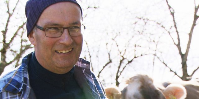 Im Element auch auf dem Betrieb: Markus Ritter zuhause in Altstätten SG. (Screenshot SRF)