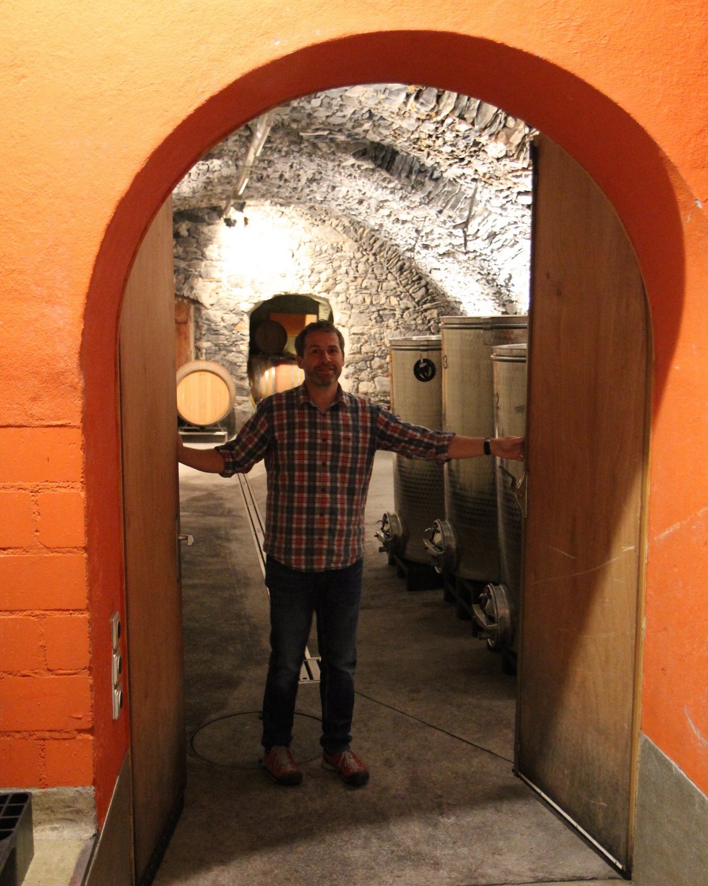 Wie eine Schatzkammer: Der Keller der Destillerie Lipp. (Bild nb)