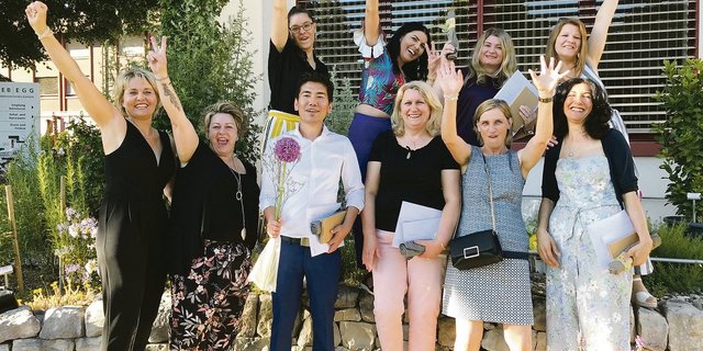 Für das Foto konnten sogar für einen ganz kurzen Moment die Abstandsregeln in den Hintergrund rücken.(Bild LZ Liebegg)