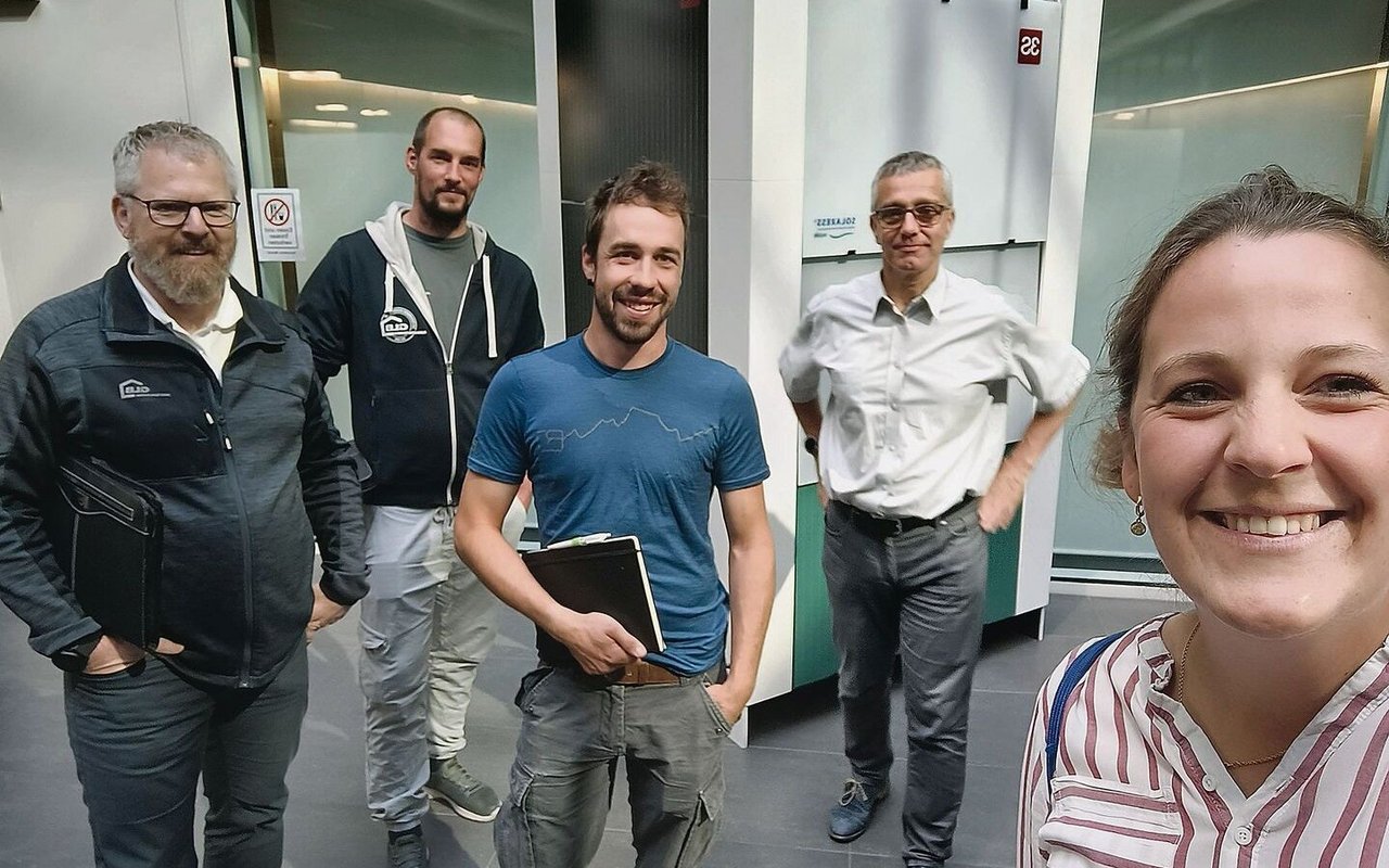 Selfie von Katja Riem (r.) bei einem Meeting mit Rolf Scheidegger, Simon Abt (GLB), Marco Messerli und Patrick Hofer (v.l.). 