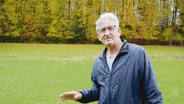 Biobauer Ruedi Bühler lässt sich seit vielen Jahren für die Biodiversität begeistern. Er hat auf seinem Betrieb im Oberaargau zahlreiche Projekte verwirklicht, die er gerne zeigt und erklärt. (Bilder Simone Barth)
