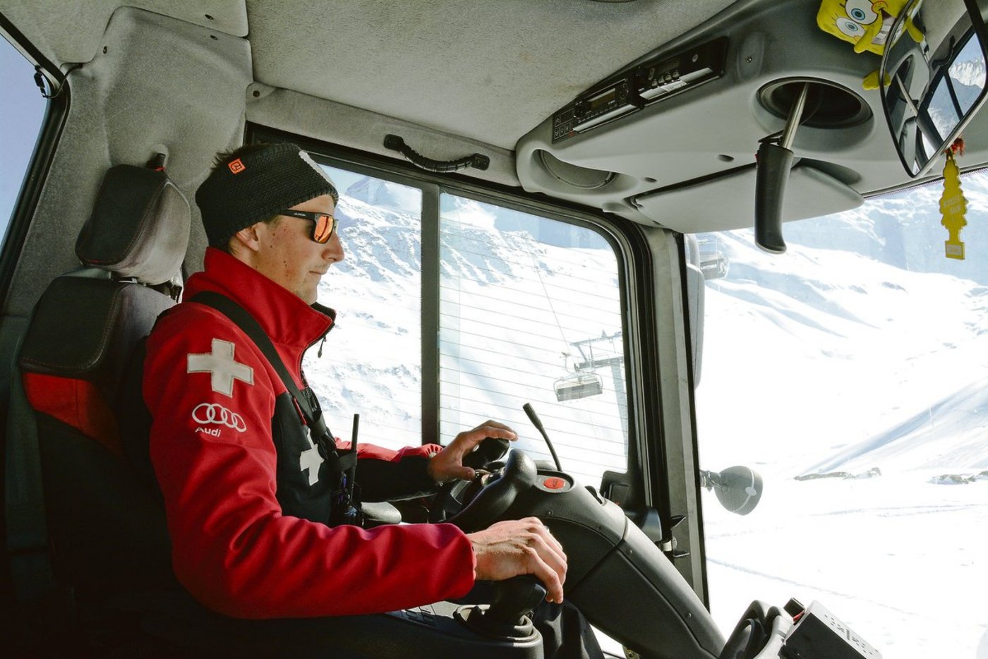 Der Heimweg wird teilweise mit dem Pistenbully begangen.