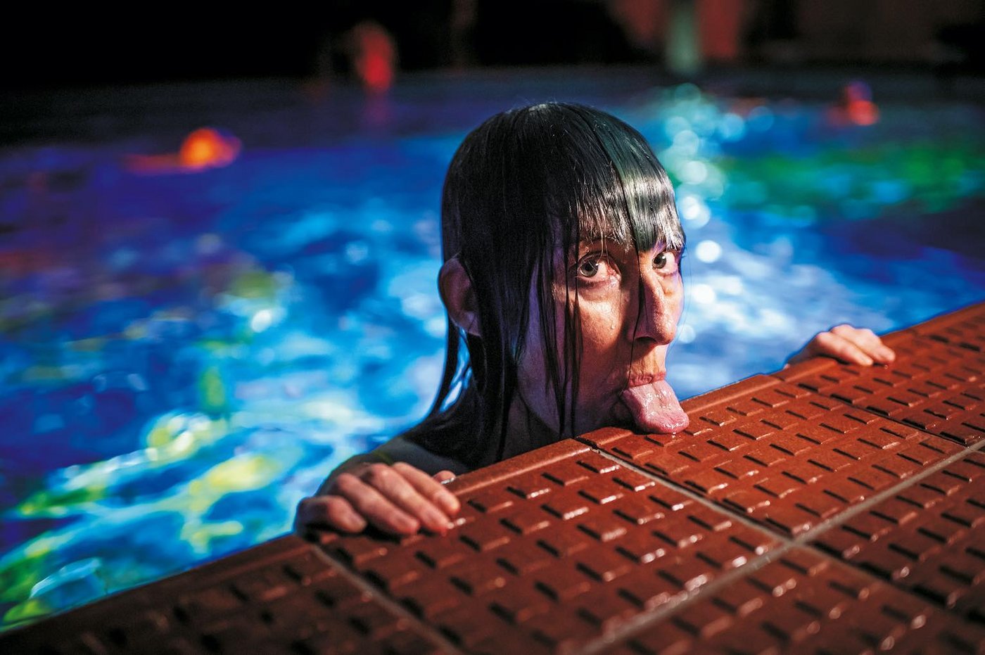 Die Schweizer Künstlerin Pipilotti Rist lädt am 7. Oktober 2018 mit der Naturschutzorganisation WWF zu einer Kunstperformance im Wasser. Sie will damit auf das Sterben der Korallen aufmerksam machen.  © Swiss Press Photo (Bild Anthony Anex)