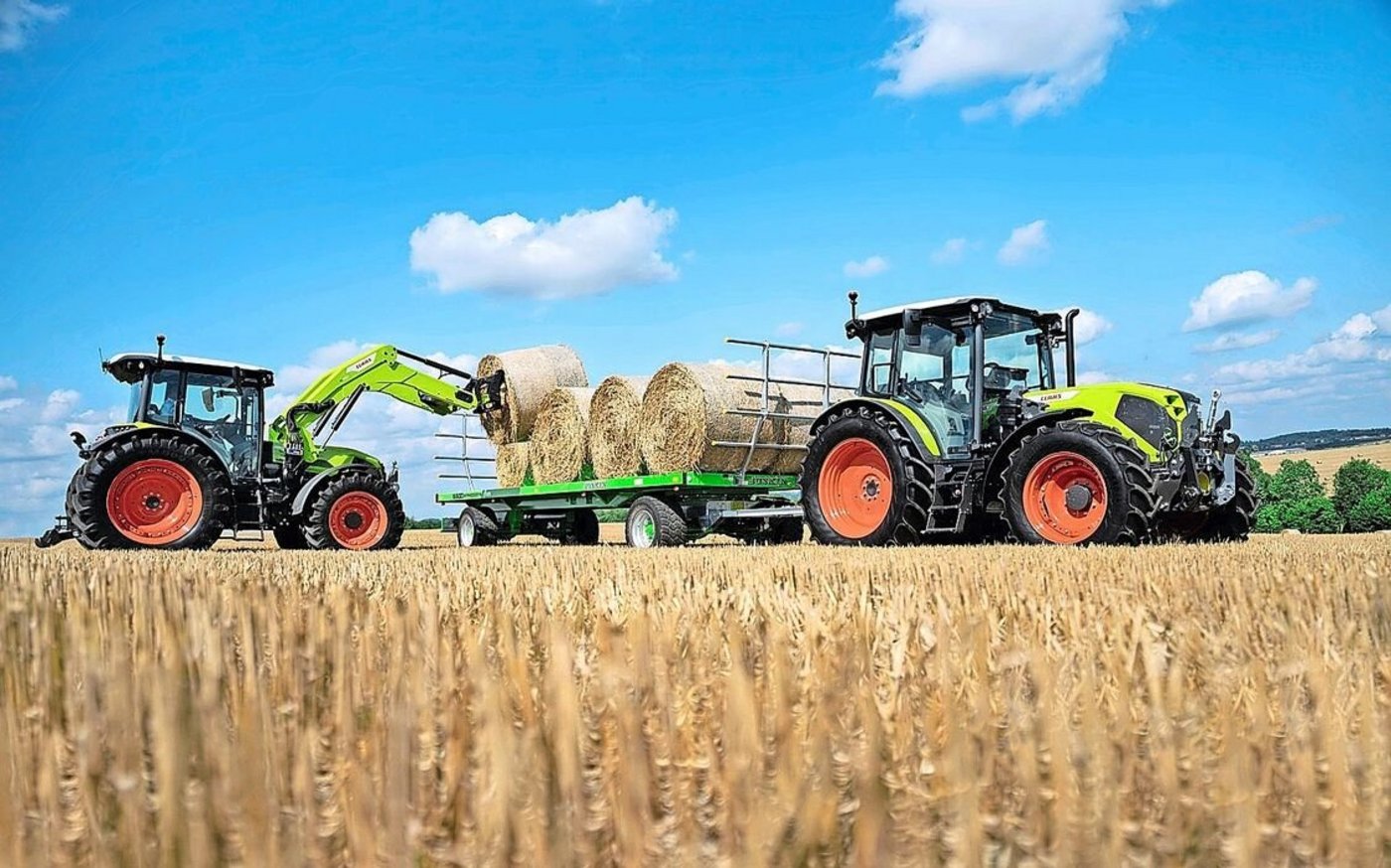 Die vier Modelle der Serie Axos 3 leisten zwischen 92 und 120 PS. Die kompakten Maschinen erfüllen als Allrounder verschiedene Aufgaben und Funktionen. 