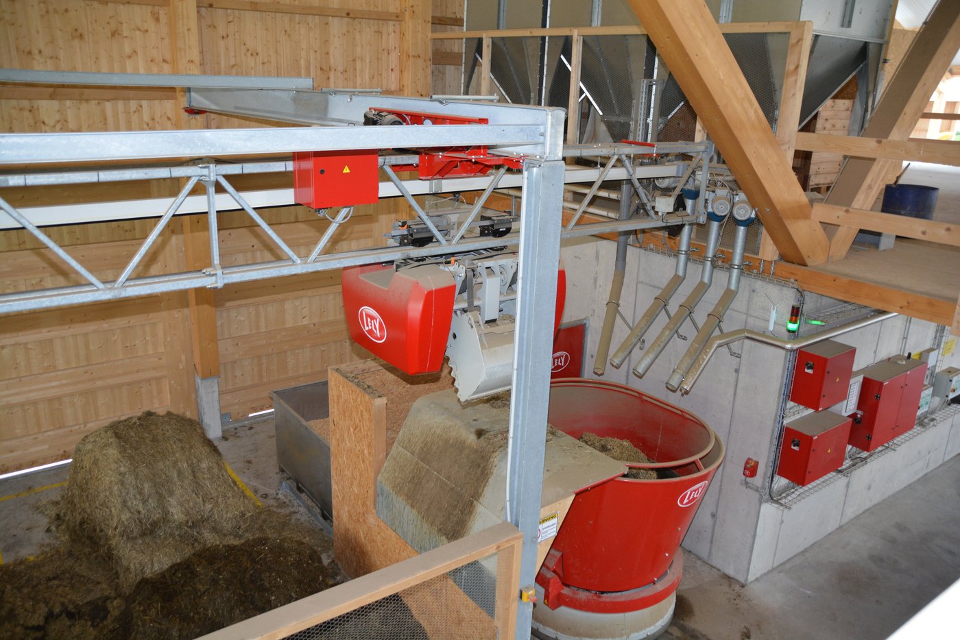 Mischstation für den Fütterungscomputer. Auf der Chamau wurde modernste Technik für eine hohe Produktivität eingebaut.