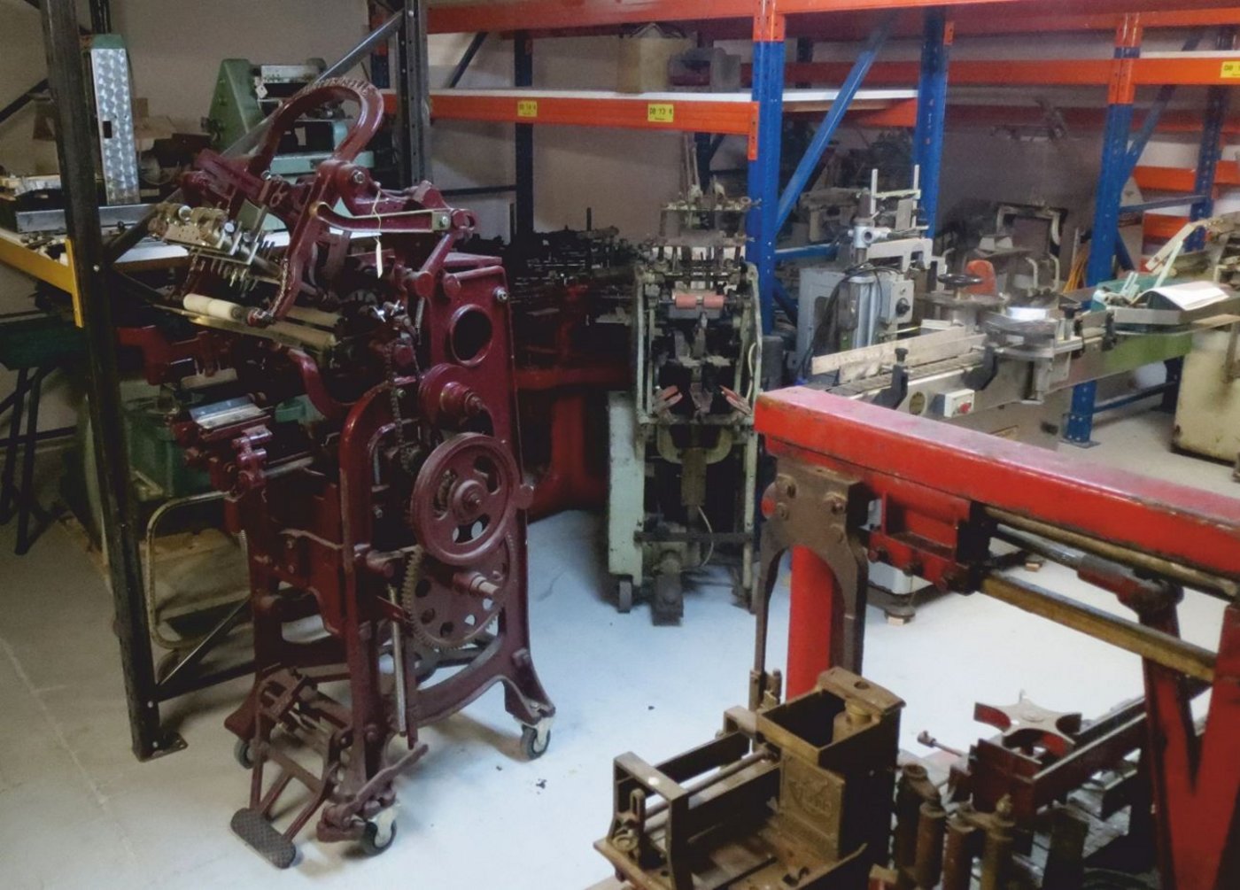 eine Etikettier-Maschine,