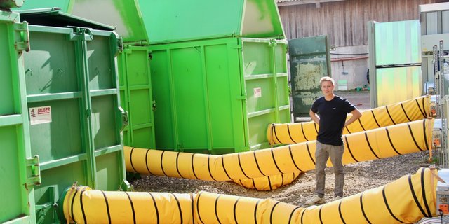 Michael Hunkeler tüftelt an der Körnermais-Trocknung mit Abwärme aus der Biogas-Anlage. Foto: Sebastian Hagenbuch