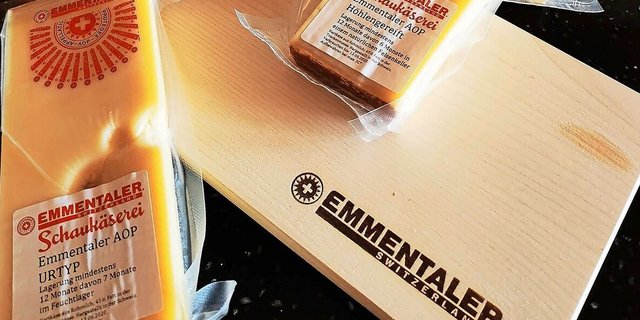 Käse aus der Emmentaler Schaukäserei wird es bald nicht mehr geben. Eine Investition in die veraltete Anlage lohne sich nicht mehr und die Fabrikation sei defizitär, wird der Schritt begründet.