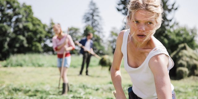 Paulines Lebensentwurf vom autonomen Leben auf dem Bauernhof gerät während des Film ins Wanken. (Filmstills zVg)