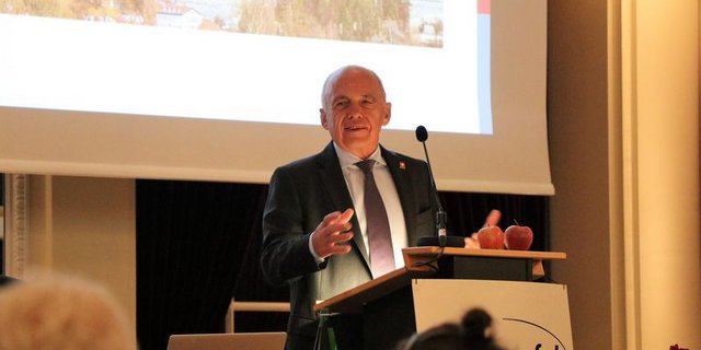 Bundesrat Ueli Maurer ging in seinem Referat vor allem auf die Corona-Pandemie und den Klimawandel ein. (Bild lid/as)