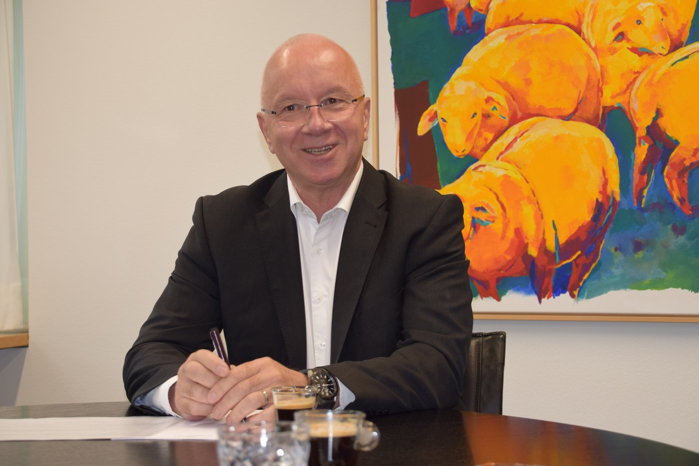 Von 1973 bis 1977 absolvierte Bernard Lehmann das Studium der Agrarwissenschaften. Von 1987 bis 1991 war er stellvertretender Direktor des Bauernverbands. Vor seinem Amtsantritt beim BLW war er  20 Jahre als Professor  für Agrarökonomie an der ETH Zürich tätig. Lehmann ist zweisprachig, Bauernsohn, verheiratet und Vater von zwei Kindern.