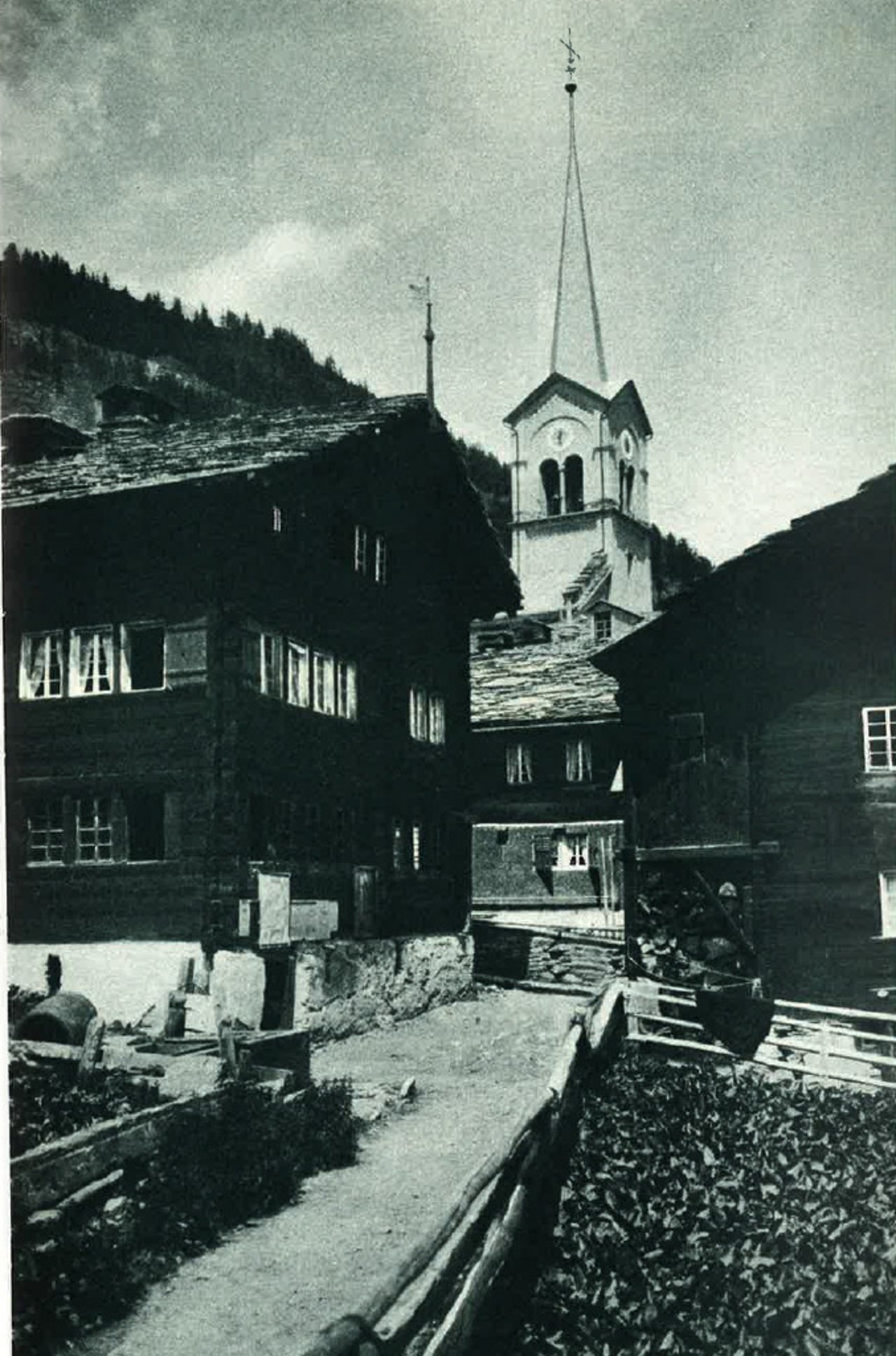 In diesem Bergdorf wurden verschiedene Blockbauten errichtet. (Bild J. Gaberell)