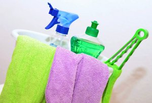 Umweltfreundliche Reinigungsmittel sind ein wertvoller Beitrag zum Erhalt einer guten Qualität von Oberflächen- und Trinkwasser. (Bild Pixabay)