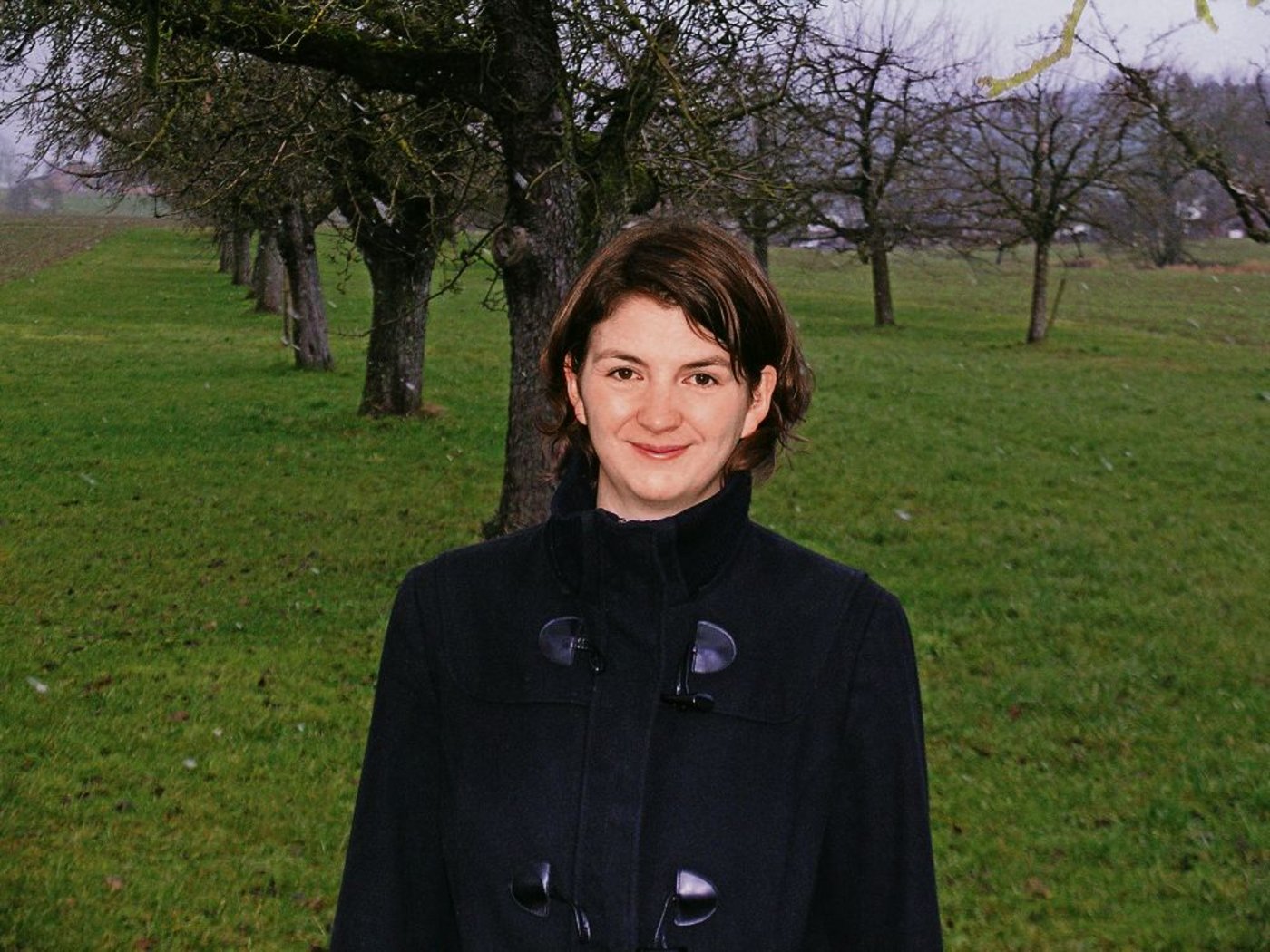 Nadia Gremlich und ihre Familie wohnen in einem von Wiesen und Bäumen gesäumten Weiler. (Bild: is)