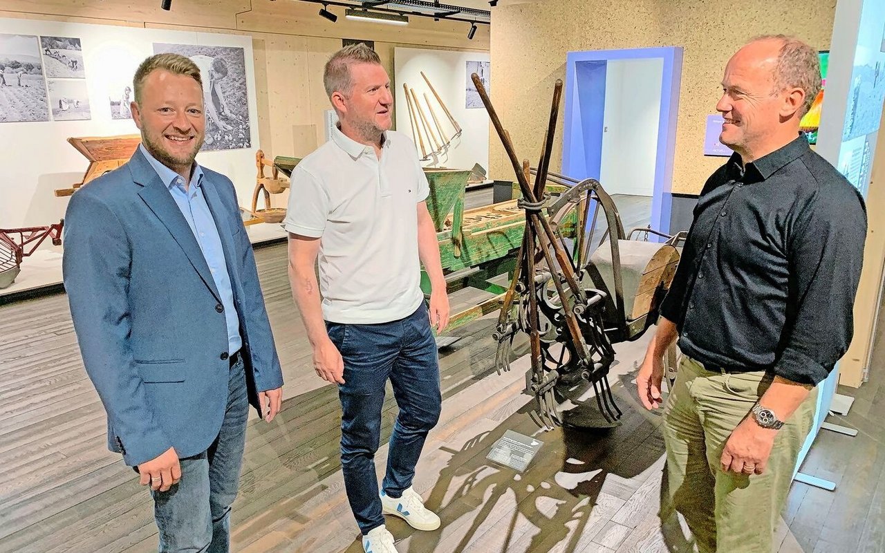 Simon Gfeller, Interims-Museumsleiter, Jürg Emmenegger von der Agrovision Burgrain AG und Museumsvereinspräsident Jakob Lütolf. 