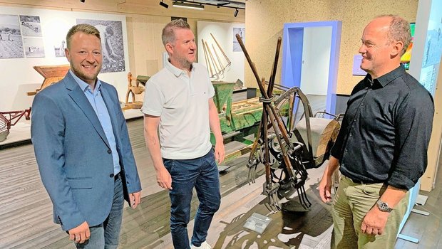 Simon Gfeller, Inter Simon Gfeller, Interims-Museumsleiter, Jürg Emmenegger von der Agrovision Burgrain AG und Museumsvereinspräsident Jakob Lütolf.