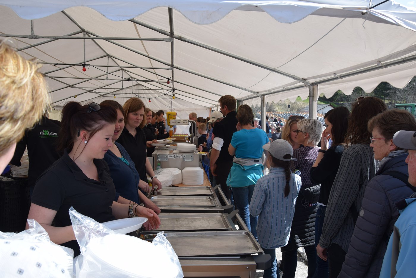 Die Festwirtschaft lief wie am Schnürchen. (Bilder Peter Fankhauser)