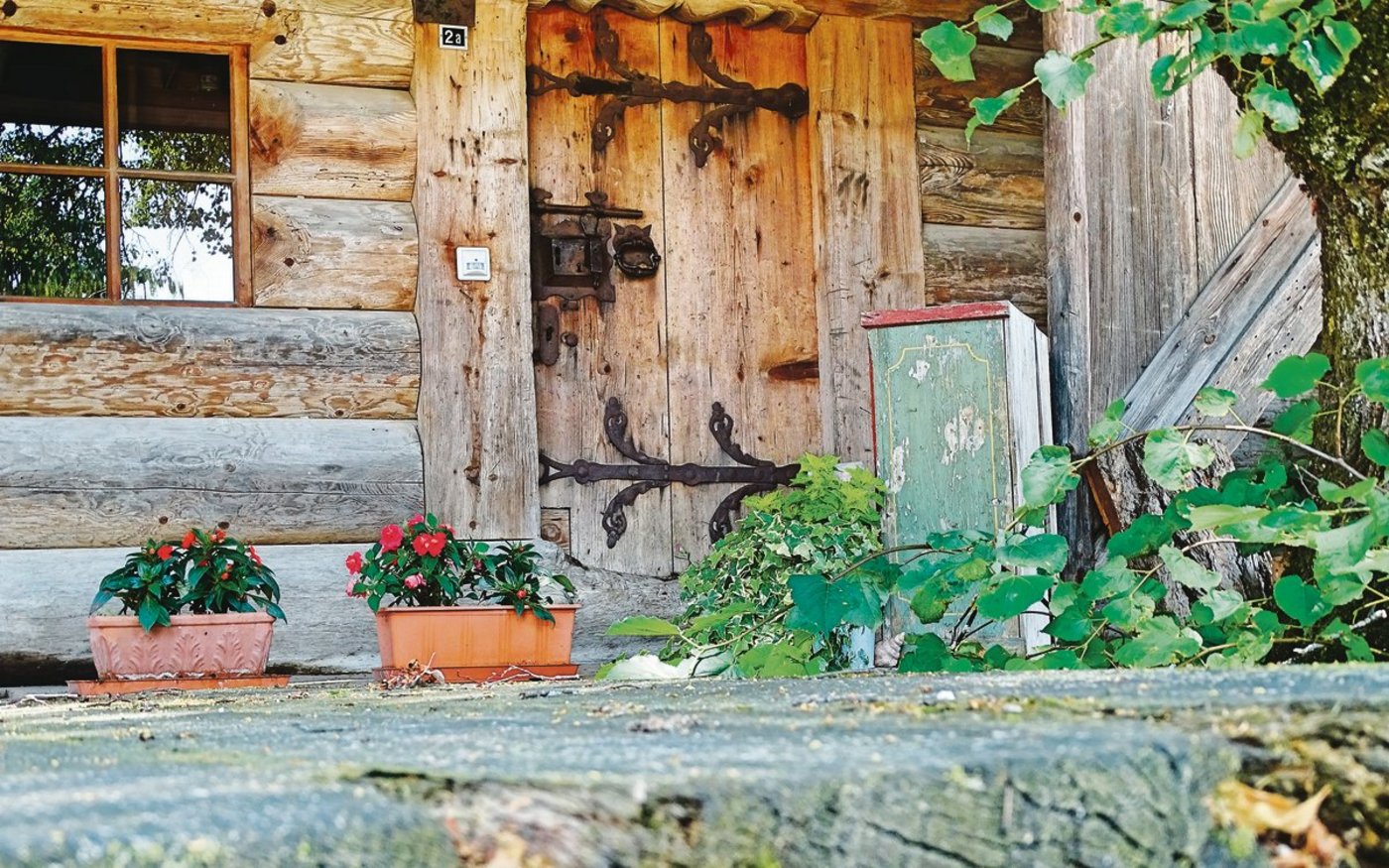 Moderne Landwirtschaft hinter historischen Mauern: Familie Jenni aus Bangerten vereint Gestern und Morgen zu einem Heute.