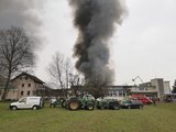 Die Kundenfahrzeuge konnten beim Ausbruch des Brandes noch ins Freie gebracht werden. (Bild Bührer Traktorenfabrik) 