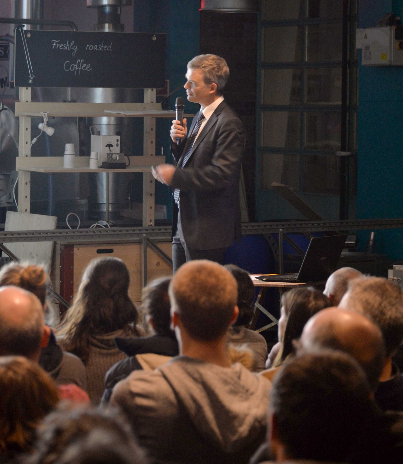 ... Jan Atteslander (Economiesuisse, Leiter Geschäftsbereich Internationales) versuchte aufzuzeigen, dass diese für den Standort Schweiz schädlich ist und auf den internationalen Warenterminbörsen keine Änderung zur Folge haben werde. 