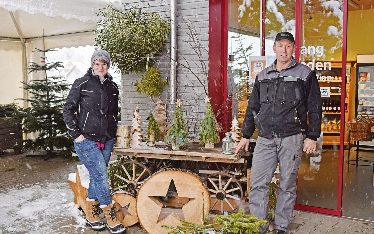 Andrea und Richard Osterwalder haben nebst dem Christbaumverkauf auch eine Weihnachtsausstellung, die sich in einem Raum hinter dem Hofladen befindet. 