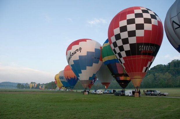Ballonfahrer haben das Recht, ausserhalb von Flugplätzen zu starten und zu landen, das heisst auch, auf Feldern von Landwirten. (Bild René Louis, SBAV)