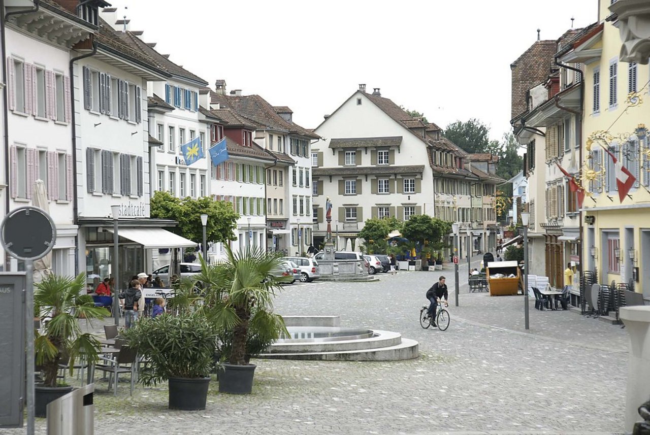 Rathausplatz und Oberstadt Sursee. (Bild Wikimedia/Nienetwiler)