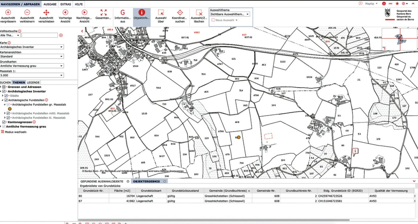 Links oben liegt Richigen, rechts unten Schlosswil. Das rote Viereck markiert die aktuelle Ausgrabungsstätte, der gelbe Punkt die älteren Ausgrabungen. (Bild Screenshot Geoportal Kanton Bern) 
