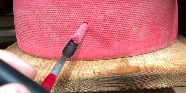 Ein Auftraggeber aus China wünschte einen pinken Käse. (Bild z.V.g.)