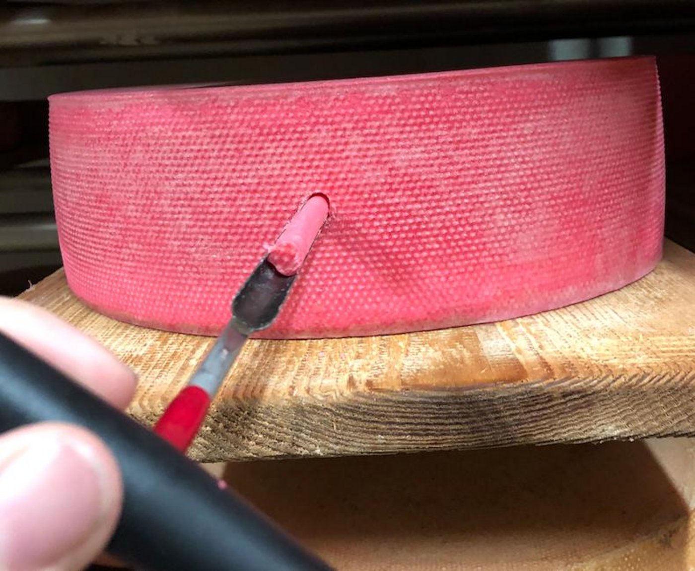 Ein Auftraggeber aus China wünschte einen pinken Käse. (Bild z.V.g.)