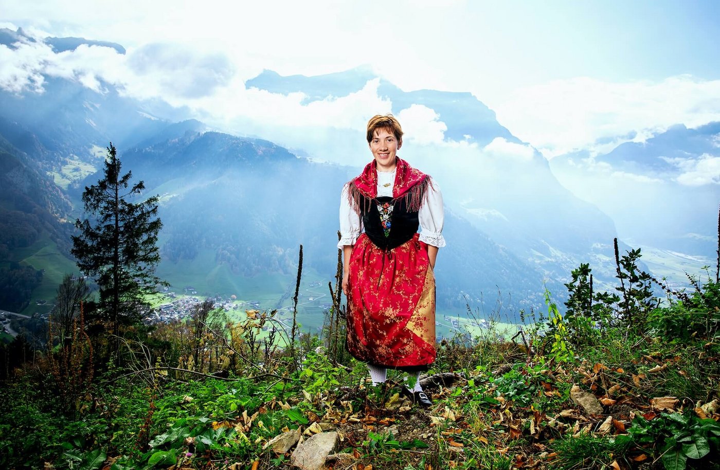 Landfrauenküche 2019 - Theres Marty Foto-Shooting Outdoor-Porträt (Bild: SRF/Ueli Christoffel)