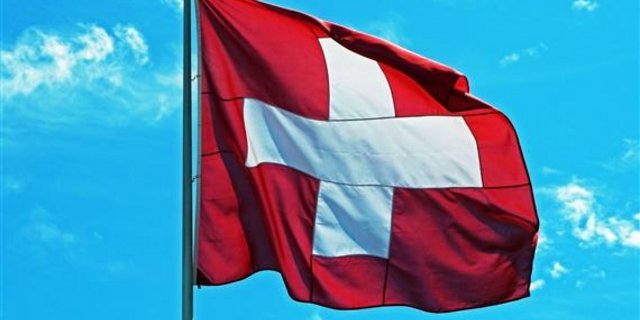 Wann darf das Schweizerkreuz verwendet werden? Der Bundesrat hat am 2. September die Swissness-Verordnung in die Vernehmlassung geschickt. (Bild Andrea Damm / pixelio.de)