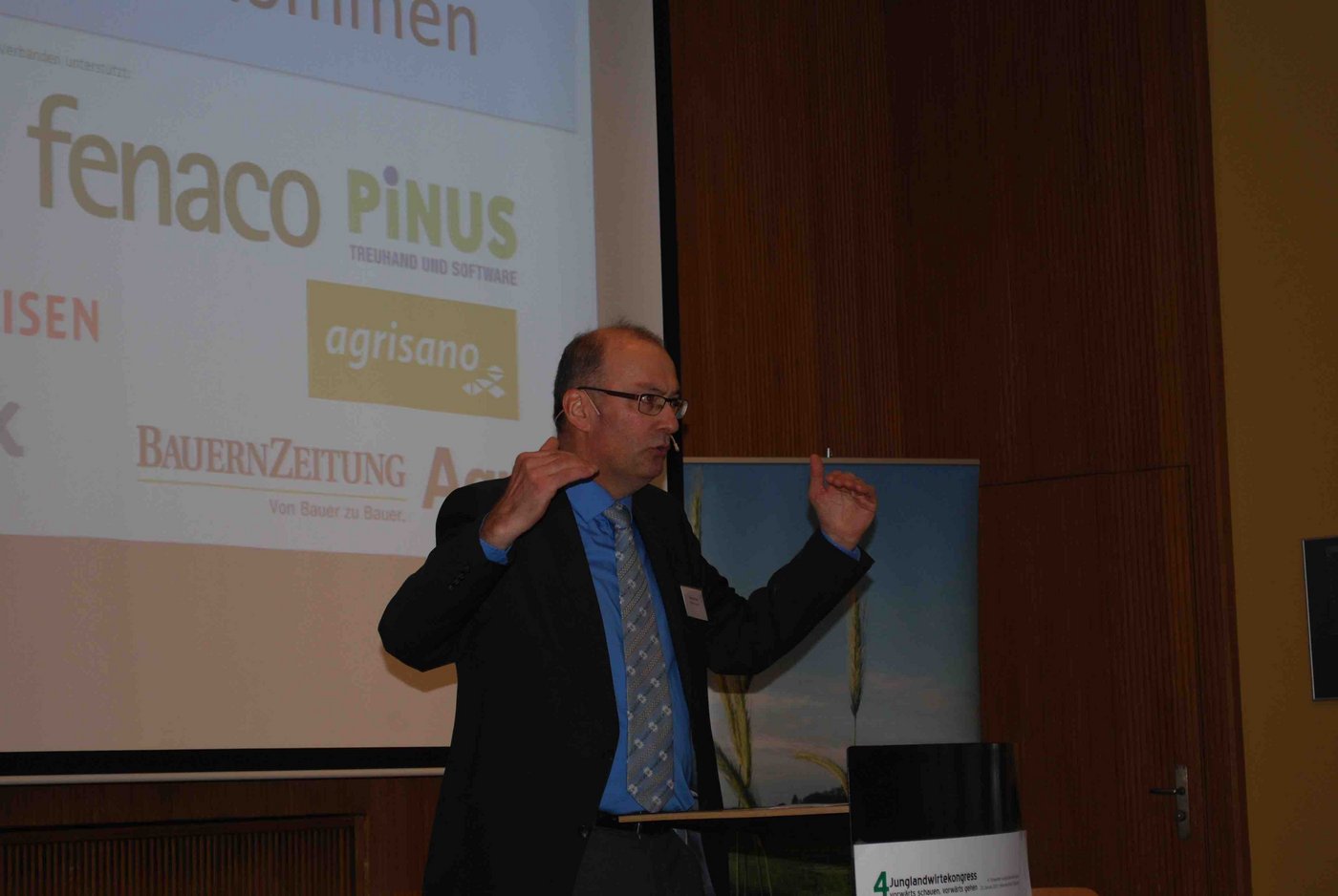 Markus Ritter erklärt wie die neue Politik der USA sich auf Schweizer Betriebe auswirken wird (Bild Jasmine Baumann).