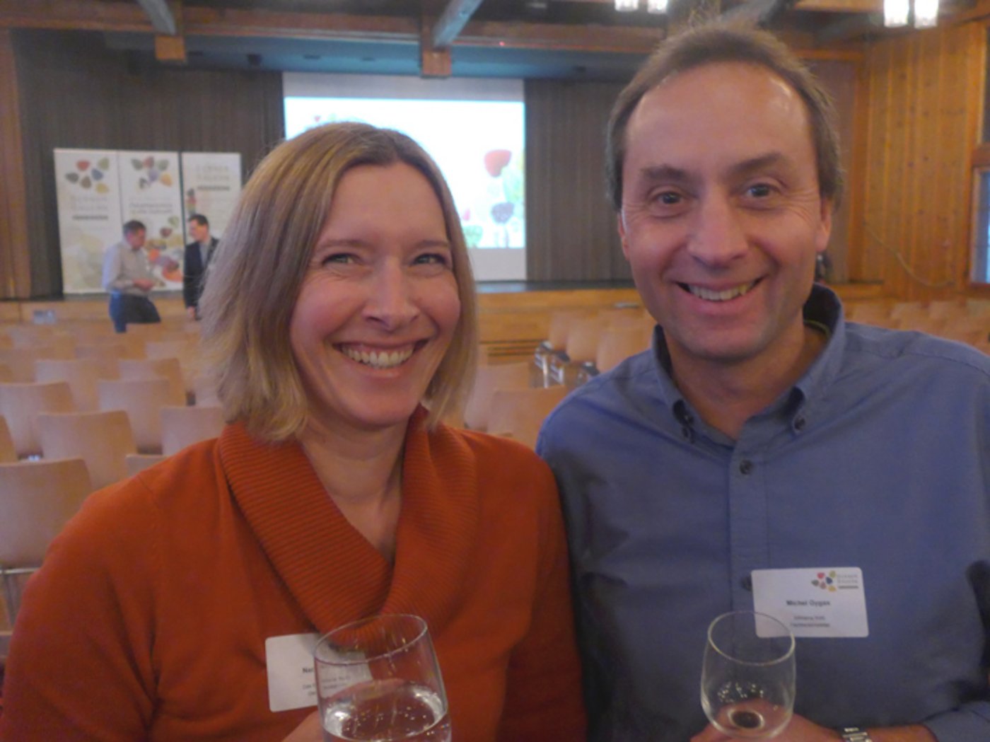 Regionalmarketing trifft Pflanzenschutz: Nadine Degen (Das Beste aus der Region) und Michel Gygax (Fachstelle Pflanzenschutz Inforama). (Bild Adrian Krebs) 