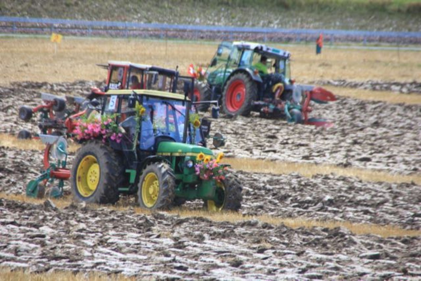 Fritz Boss (Nr. 5), Beat Sprenger (Nr. 4) und Jan Rubin (Nr. 3) an der Arbeit.