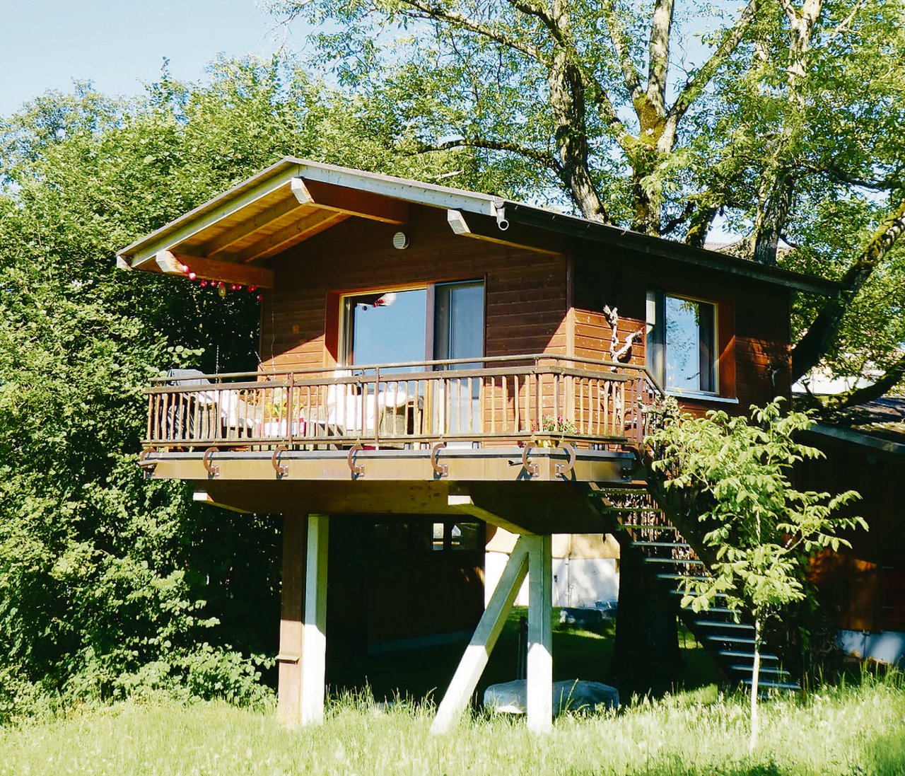 Sehr gefragt: Originelle Baumhaus-Ferienwohnung auf dem Bauernhof Kuchischür in Neuenkirch. 