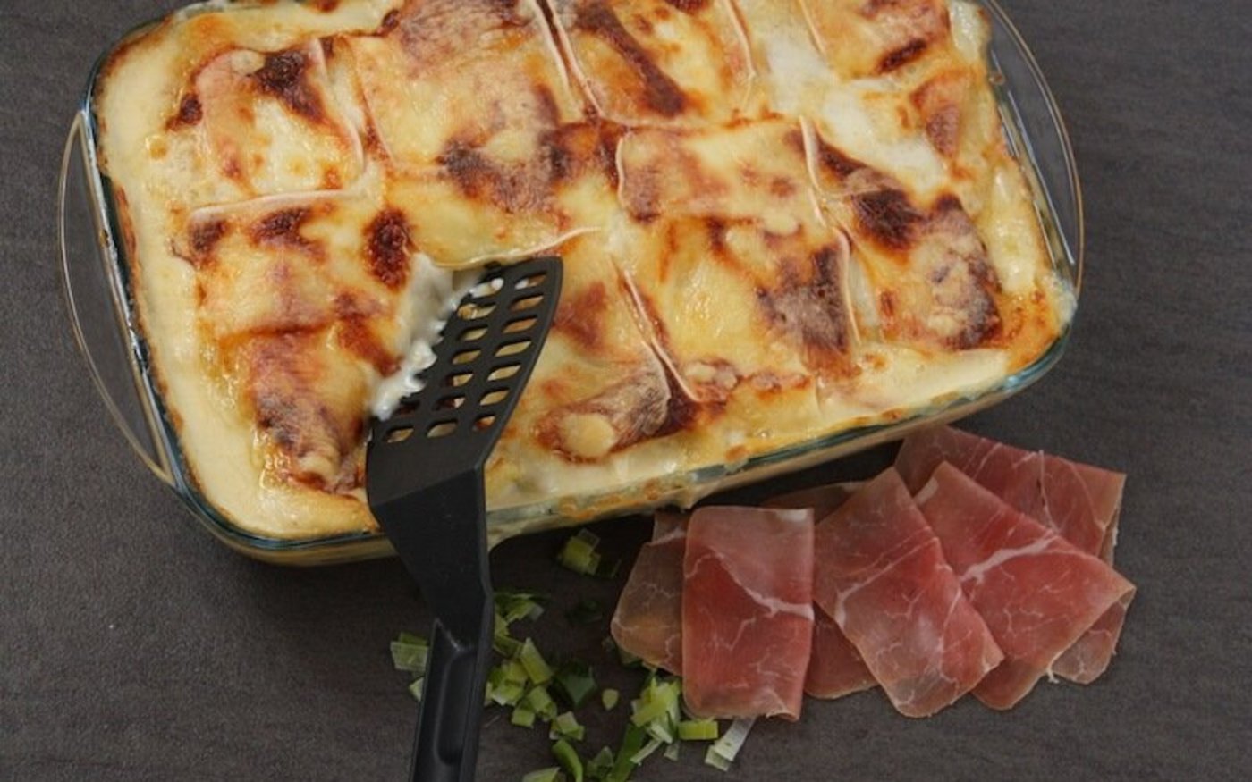 Über den Ursprung der Walliser Spezialität können nur Vermutungen angestellt werden. Hauptsache ist jedoch, dass sie schmeckt. (Bild Andrea Wyss)